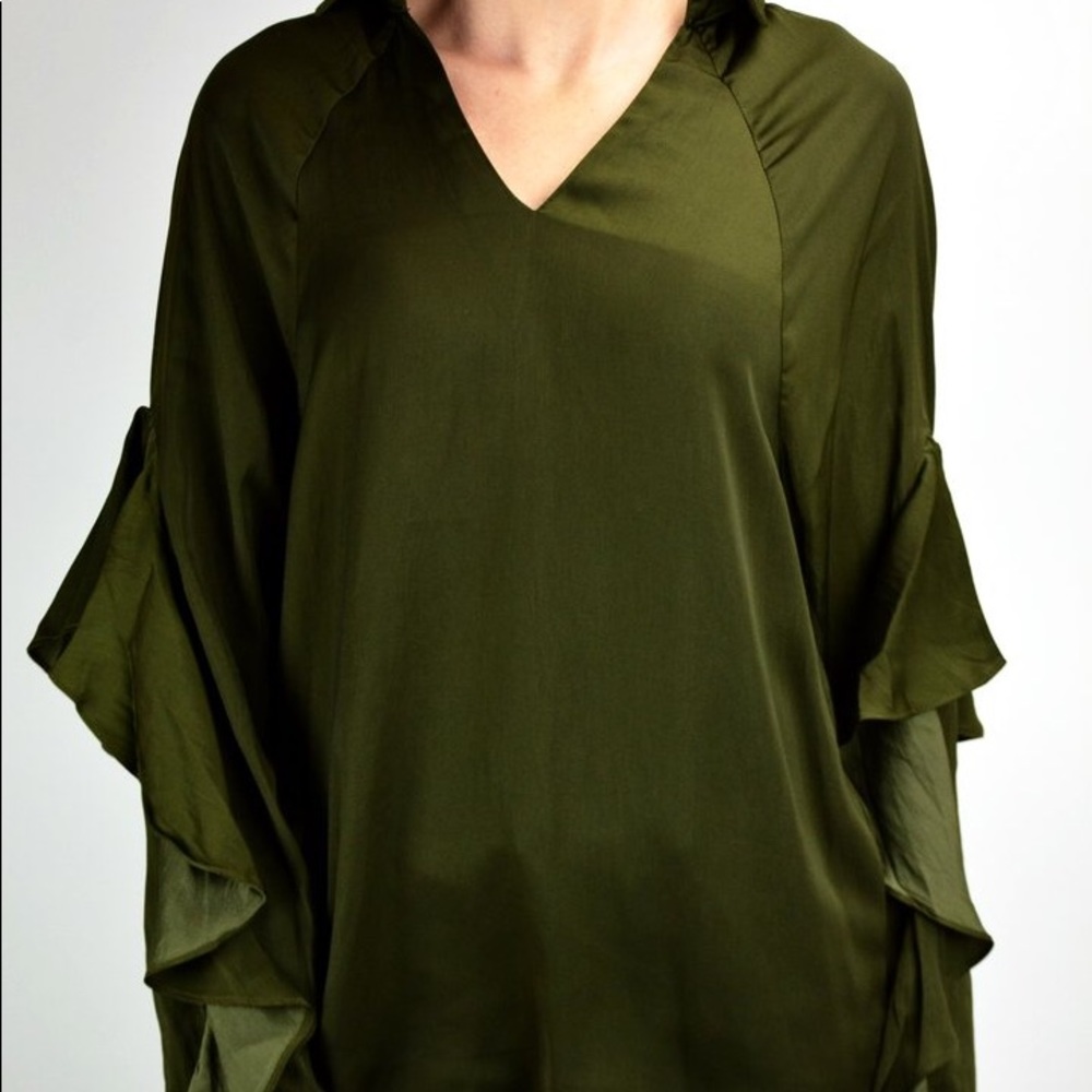 NWT Elan olive v-neck long ruffle sleeve top sz M